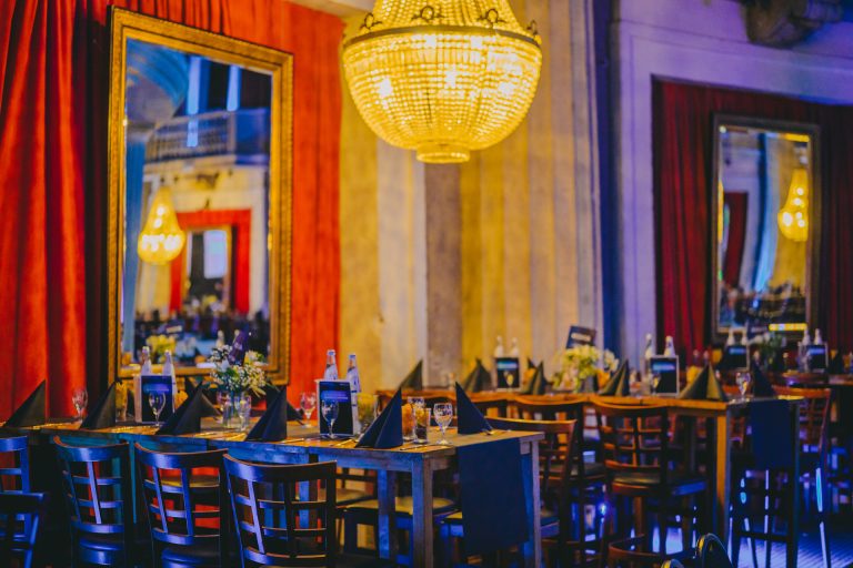 Kuppelhalle - Hochtische